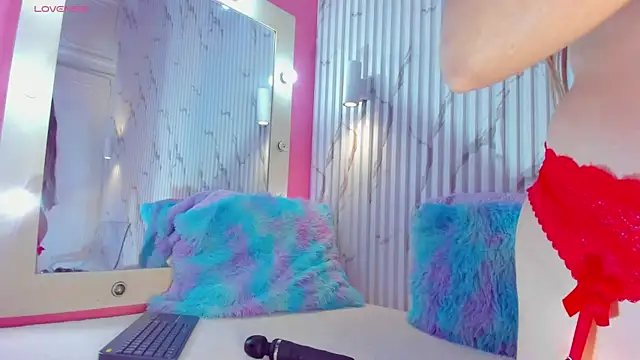 Snapshot of valentina_lux chatting on October 23, 2025, 8:18 pm valentina lux online show from October 23, 2025, 8:18 pm