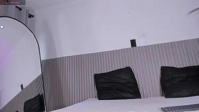 valentina lux online show from April 20, 2026, 7:26 pm