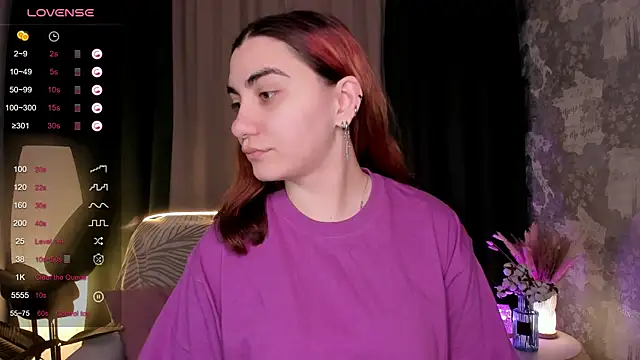 hannacheekss  online show from October 15, 2025, 2:10 am