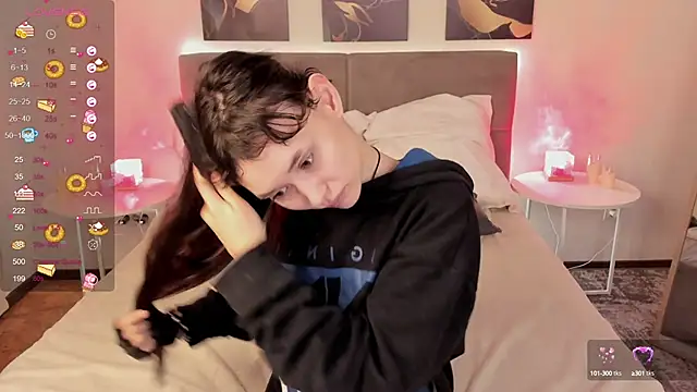 Snapshot of Emily_Strikeee chatting on October 16, 2025, 10:12 am Emily Strikeee online show from October 16, 2025, 10:12 am