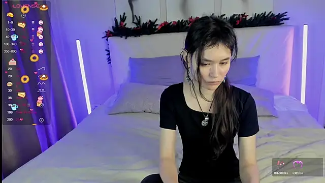 Snapshot of Emily_Strikeee chatting on December 5, 2025, 10:25 am Emily Strikeee online show from December 5, 2025, 10:25 am