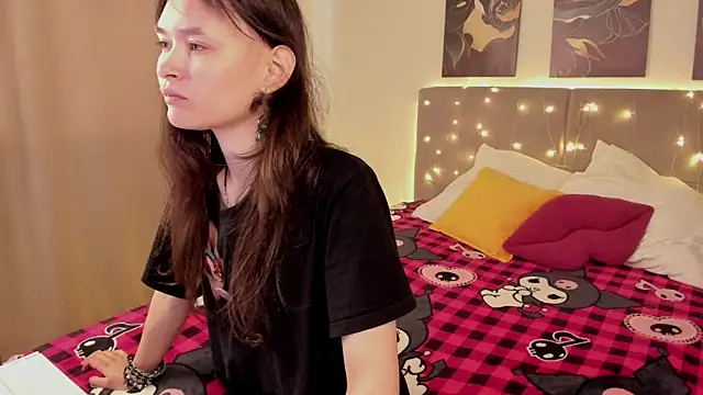 Emily Strikeee online show from May 14, 2026, 1:57 am