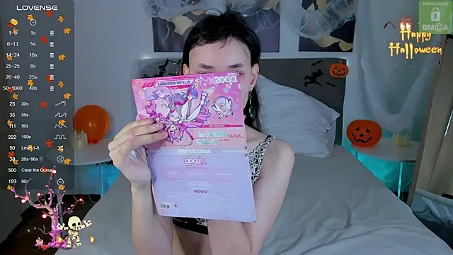 Snapshot of Emily_Strikeee chatting on October 31, 2025, 10:01 am Emily Strikeee online show from October 31, 2025, 10:01 am