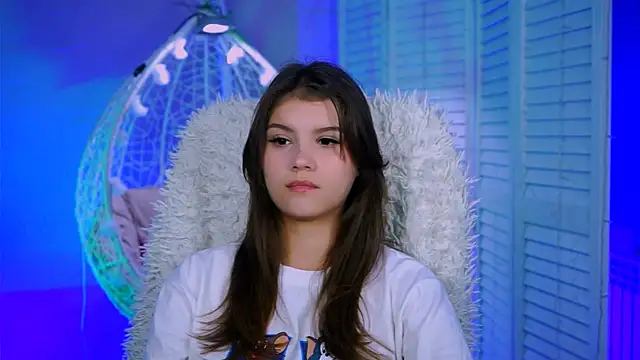 EvaThopson online show from October 26, 2025, 4:02 am