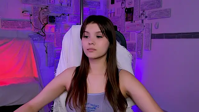 EvaThopson online show from February 12, 2026, 6:57 am