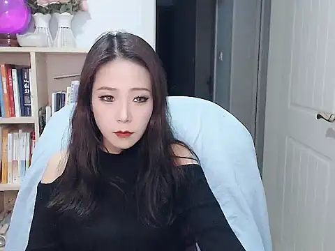 SuSushi728 online show from February 4, 2026, 4:02 pm