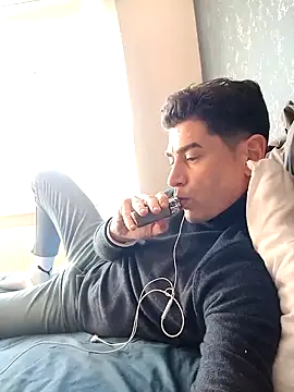 Snapshot of ElyasMatt chatting on January 11, 2025, 1:22 pm ElyasMatt online show from January 11, 2025, 1:22 pm