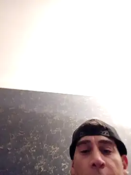 Snapshot of ElyasMatt chatting on January 18, 2025, 12:02 am ElyasMatt online show from January 18, 2025, 12:02 am