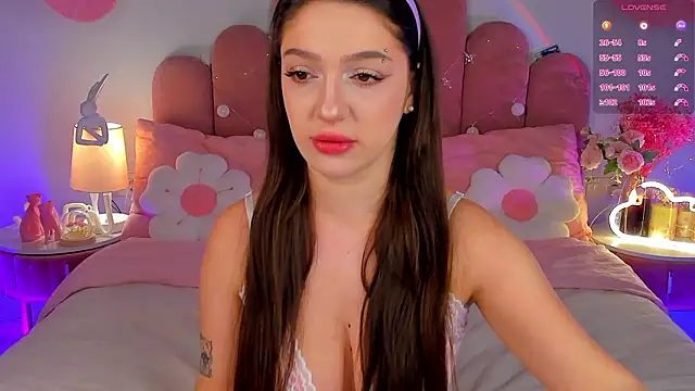 Snapshot of GiaCale chatting on February 2, 2026, 1:32 pm GiaCale online show from February 2, 2026, 1:32 pm