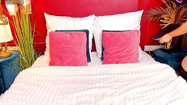 GiaCale online show from November 23, 2025, 6:34 am