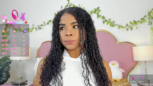 NahiaraReina online show from October 6, 2025, 1:34 pm