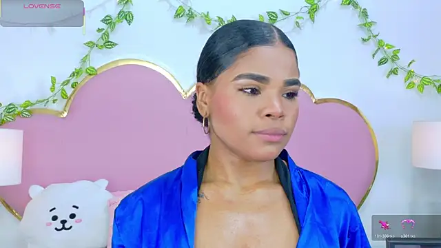 NahiaraReina online show from November 15, 2025, 1:15 pm