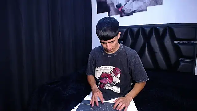 Snapshot of The__Rodriguez chatting on April 8, 2026, 5:47 pm The Rodriguez online show from April 8, 2026, 5:47 pm