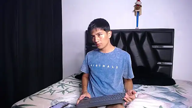 Snapshot of The__Rodriguez chatting on March 12, 2026, 6:01 pm The Rodriguez online show from March 12, 2026, 6:01 pm