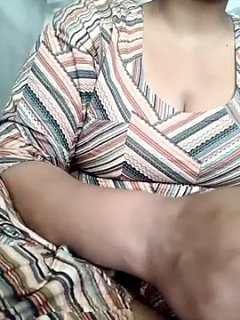 Snapshot of Hot_Babe33 chatting on February 25, 2025, 8:47 am Hot Babe33 online show from February 25, 2025, 8:47 am
