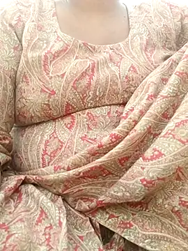 Snapshot of Hot_Babe33 chatting on February 25, 2025, 4:35 am Hot Babe33 online show from February 25, 2025, 4:35 am