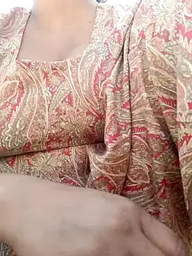 Snapshot of Hot_Babe33 chatting on January 23, 2025, 5:35 am Hot Babe33 online show from January 23, 2025, 5:35 am
