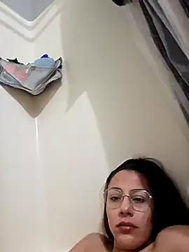 vikkilushh online show from March 9, 2025, 9:46 am