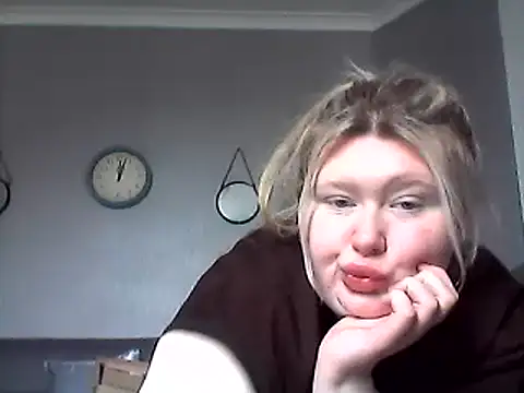 Snapshot of lilah-xo chatting on February 4, 2025, 11:16 am lilah-xo online show from February 4, 2025, 11:16 am