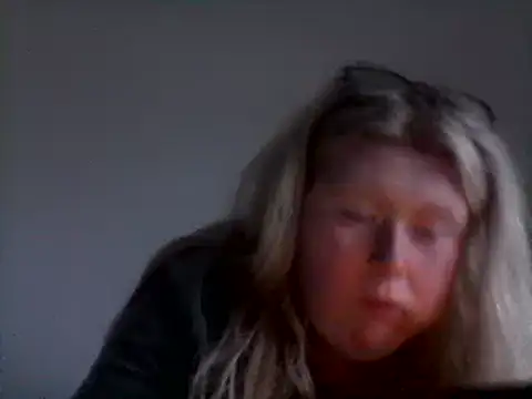 Snapshot of lilah-xo chatting on February 23, 2025, 5:07 pm lilah-xo online show from February 23, 2025, 5:07 pm