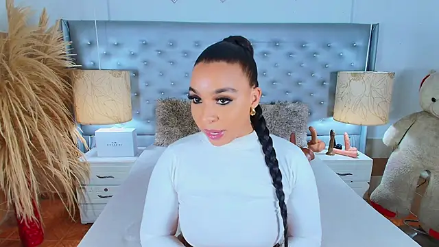 Snapshot of EileenBenzon chatting on March 15, 2025, 3:40 am EileenBenzon online show from March 15, 2025, 3:40 am