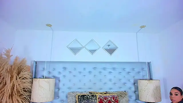 Snapshot of EileenBenzon chatting on November 12, 2025, 5:11 am EileenBenzon online show from November 12, 2025, 5:11 am