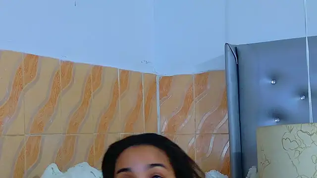 Snapshot of EileenBenzon chatting on May 13, 2026, 4:08 am EileenBenzon online show from May 13, 2026, 4:08 am