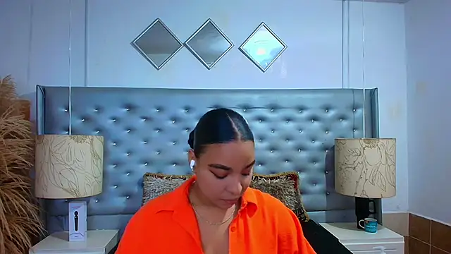 Snapshot of EileenBenzon chatting on November 22, 2025, 5:50 am EileenBenzon online show from November 22, 2025, 5:50 am