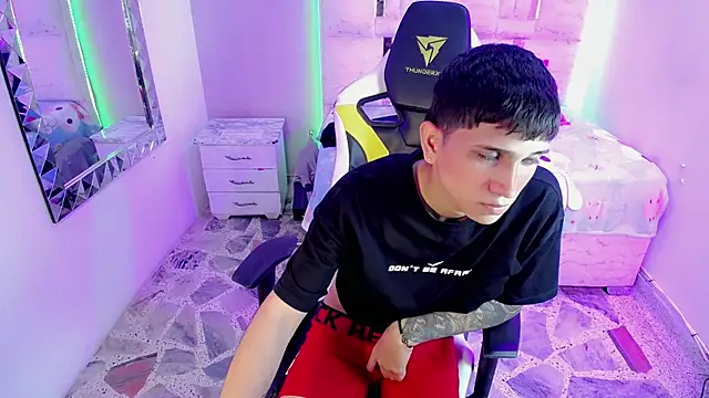 Brayan lopezz online show from January 27, 2025, 3:39 pm