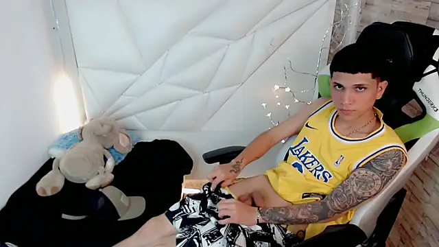 Brayan lopezz online show from February 4, 2025, 3:47 pm