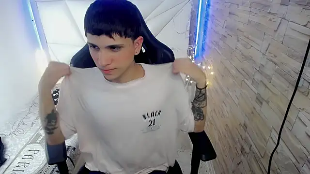 Brayan lopezz online show from December 4, 2024, 5:49 pm