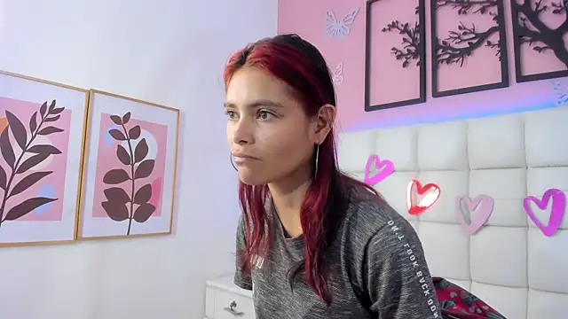 Snapshot of Salome_rouse1 chatting on February 27, 2025, 8:31 pm Salome rouse1 online show from February 27, 2025, 8:31 pm