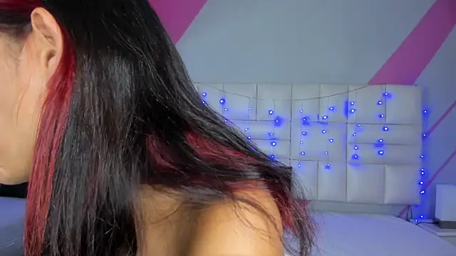 Snapshot of Salome_rouse1 chatting on September 17, 2025, 8:33 pm Salome rouse1 online show from September 17, 2025, 8:33 pm