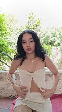 sweet outdoor charm online show from December 14, 2025, 2:55 pm