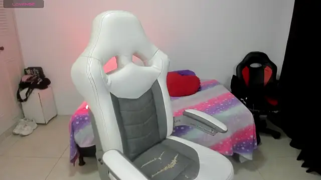sofiakey online show from May 17, 2026, 4:34 am