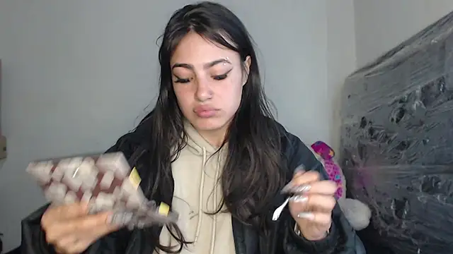 skinny sweet2411 online show from November 29, 2025, 4:23 am