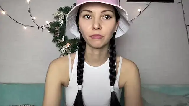 Snapshot of MonicaYour chatting on December 6, 2024, 9:18 pm MonicaYour online show from December 6, 2024, 9:18 pm