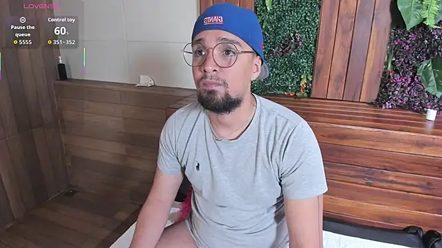 Snapshot of Edward_max chatting on March 25, 2026, 3:28 am Edward max online show from March 25, 2026, 3:28 am