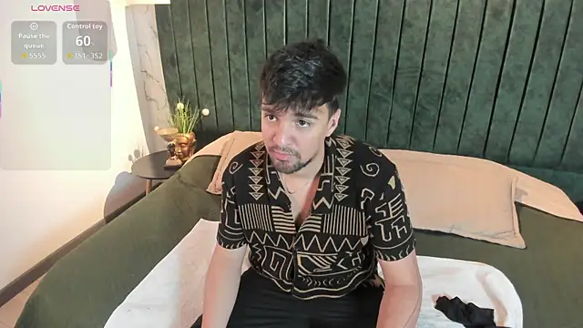 Snapshot of Edward_max chatting on April 14, 2026, 3:33 am Edward max online show from April 14, 2026, 3:33 am