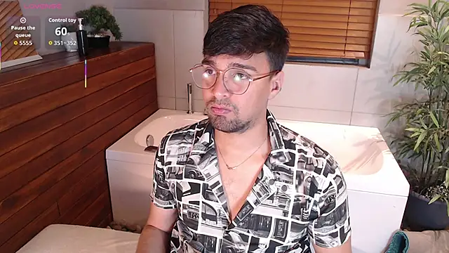 Snapshot of Edward_max chatting on April 8, 2026, 3:30 am Edward max online show from April 8, 2026, 3:30 am