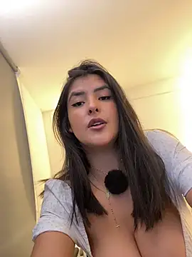 Snapshot of kim_zaratte chatting on August 5, 2026, 3:22 am kim zaratte online show from August 5, 2026, 3:22 am