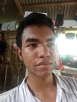 Snapshot of Reynold2608 chatting on December 22, 2025, 8:42 pm Reynold2608 online show from December 22, 2025, 8:42 pm