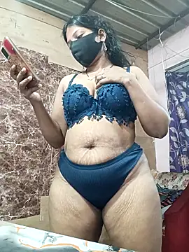 queensenorita online show from October 31, 2025, 7:27 am