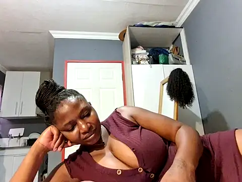 Snapshot of EbonyRose9 chatting on February 18, 2025, 1:22 pm EbonyRose9 online show from February 18, 2025, 1:22 pm