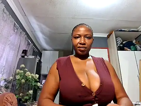 Snapshot of EbonyRose9 chatting on March 11, 2025, 7:24 am EbonyRose9 online show from March 11, 2025, 7:24 am