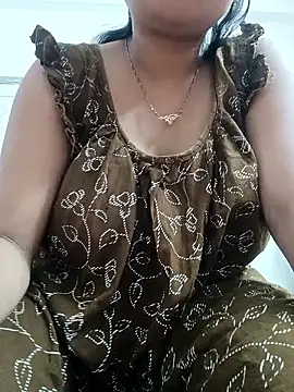 Snapshot of Priya_2222 chatting on April 15, 2026, 7:58 pm Priya 2222 online show from April 15, 2026, 7:58 pm