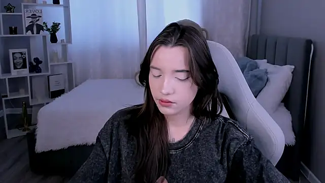 as1an girlfriend online show from May 26, 2026, 3:04 am