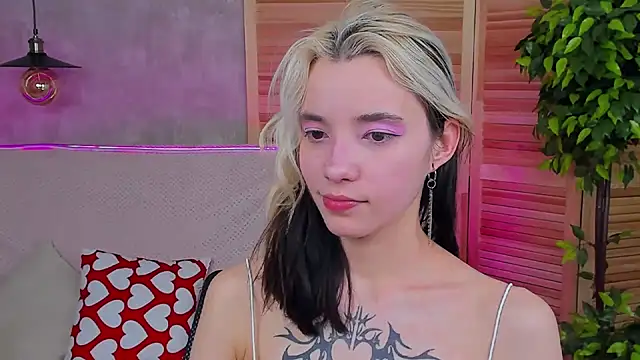 Snapshot of as1an_girlfriend chatting on March 11, 2025, 12:39 pm as1an girlfriend online show from March 11, 2025, 12:39 pm