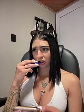 Snapshot of Hilary_pinkk chatting on September 30, 2025, 1:33 am Hilary pinkk online show from September 30, 2025, 1:33 am