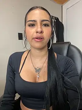 Snapshot of Hilary_pinkk chatting on October 10, 2025, 1:06 am Hilary pinkk online show from October 10, 2025, 1:06 am